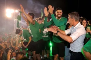 Στο "Ηλίας Πούλλος" και ΑΠΟΘΕΩΣΗ για τους Πρωταθλητές! (ΦΩΤΟΣ/ΒΙΝΤΕΟ)