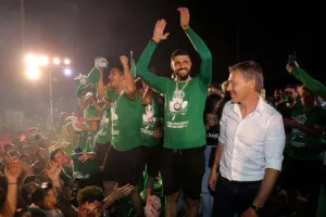 Στο "Ηλίας Πούλλος" και ΑΠΟΘΕΩΣΗ για τους Πρωταθλητές! (ΦΩΤΟΣ/ΒΙΝΤΕΟ)