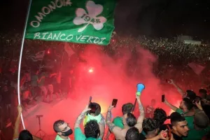 Στο "Ηλίας Πούλλος" και ΑΠΟΘΕΩΣΗ για τους Πρωταθλητές! (ΦΩΤΟΣ/ΒΙΝΤΕΟ)