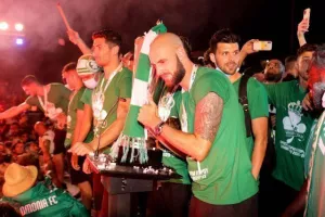Στο "Ηλίας Πούλλος" και ΑΠΟΘΕΩΣΗ για τους Πρωταθλητές! (ΦΩΤΟΣ/ΒΙΝΤΕΟ)