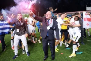 ΜΑΧΗΤΗΣ ο Πουλλαΐδης, πανηγύρισε με πυρσό το 1ο του τρόπαιο! (ΦΩΤΟΣ)