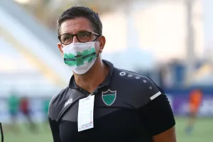 "Ορισμένοι πρέπει να πάνε βουρητοί σπίτι τους!" (Τορναρίτης για διαιτητές)