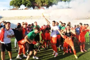 Τρελό... σκηνικό με οπαδούς και παίκτες (ΒΙΝΤΕΟ-ΦΩΤΟΣ)