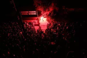 (BINTEO/ΦΩΤΟΣ) ΑΠΟΘΕΩΣΑΝ παίκτες και Μπεργκ οι Ομονοιάτες!