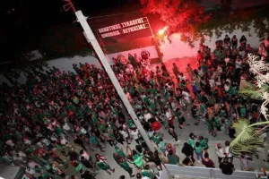 (BINTEO/ΦΩΤΟΣ) ΑΠΟΘΕΩΣΑΝ παίκτες και Μπεργκ οι Ομονοιάτες!