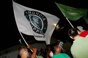 (BINTEO/ΦΩΤΟΣ) ΑΠΟΘΕΩΣΑΝ παίκτες και Μπεργκ οι Ομονοιάτες!