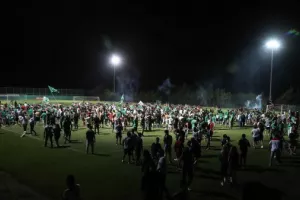 (BINTEO/ΦΩΤΟΣ) ΑΠΟΘΕΩΣΑΝ παίκτες και Μπεργκ οι Ομονοιάτες!
