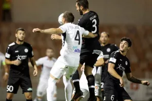"Διπλό"... άλμα παραμονής με Ζάκπα! (Φώτος)