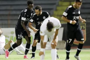 "Διπλό"... άλμα παραμονής με Ζάκπα! (Φώτος)