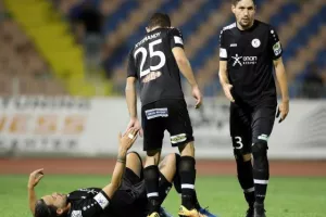 "Διπλό"... άλμα παραμονής με Ζάκπα! (Φώτος)
