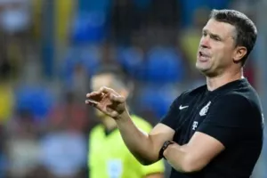 «Σε σοβαρές διαπραγματεύσεις με τη Φενέρμπαχτσε ο Ρεμπρόφ»