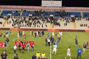 Οι παίκτες της ΑΝΟ χειροκρότησαν και χειροκροτήθηκαν απ' τον κόσμο του Ολυμπιακού! (Βίντεο)