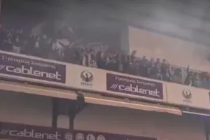 Οι παίκτες στα boxes και... ΧΑΜΟΣ! (Φώτος/Βίντεο)
