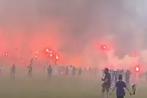 Οι παίκτες στα boxes και... ΧΑΜΟΣ! (Φώτος/Βίντεο)