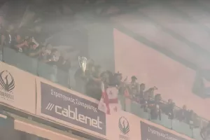 Οι παίκτες στα boxes και... ΧΑΜΟΣ! (Φώτος/Βίντεο)