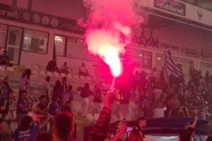 Οι παίκτες στα boxes και... ΧΑΜΟΣ! (Φώτος/Βίντεο)