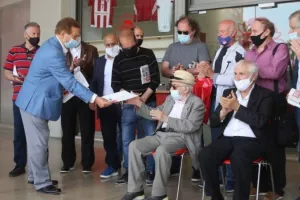 Ολυμπιακός: Στο πλευρό του Ερασιτέχνη και οι Βετεράνοι (βίντεο)