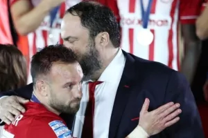 Η συζήτηση Μαρινάκη με τους αρχηγούς και το πριμ