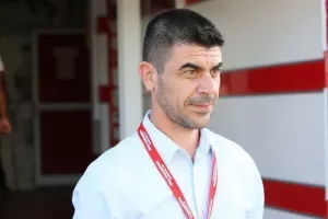 Μηνά / Πρώτη νίκη…