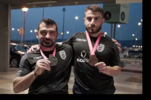 Βαθιά υπόκλιση του ΠΑΟΚ σε δύο μαχητές της ζωής (φώτο)