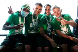 Στο "Ηλίας Πούλλος" και ΑΠΟΘΕΩΣΗ για τους Πρωταθλητές! (ΦΩΤΟΣ/ΒΙΝΤΕΟ)