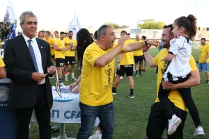 Πρόθεση και των δύο για ανανέωση
