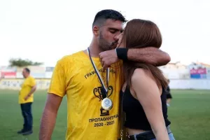 ΒΙΝΤΕΟΣ/ΦΩΤΟΣ - "Μεθυσμένοι" από χαρά στην απονομή!