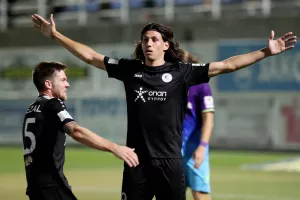 Δύο γκολ σε 5 λεπτά ο Ηλία! 