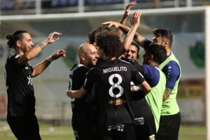 Ο Μάριος Ηλία με δυο γκολ σε πέντε λεπτά... έσωσε τον Εθνικό και έριξε τον Ερμή!