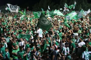 Στο "Ηλίας Πούλλος" και ΑΠΟΘΕΩΣΗ για τους Πρωταθλητές! (ΦΩΤΟΣ/ΒΙΝΤΕΟ)