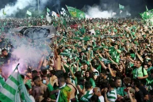 Στο "Ηλίας Πούλλος" και ΑΠΟΘΕΩΣΗ για τους Πρωταθλητές! (ΦΩΤΟΣ/ΒΙΝΤΕΟ)