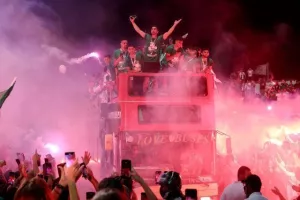 Στο "Ηλίας Πούλλος" και ΑΠΟΘΕΩΣΗ για τους Πρωταθλητές! (ΦΩΤΟΣ/ΒΙΝΤΕΟ)