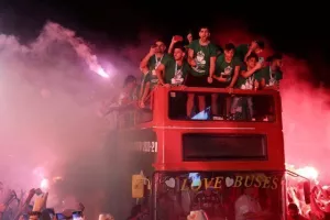 Στο "Ηλίας Πούλλος" και ΑΠΟΘΕΩΣΗ για τους Πρωταθλητές! (ΦΩΤΟΣ/ΒΙΝΤΕΟ)