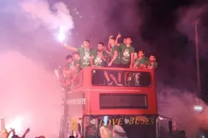 Στο "Ηλίας Πούλλος" και ΑΠΟΘΕΩΣΗ για τους Πρωταθλητές! (ΦΩΤΟΣ/ΒΙΝΤΕΟ)