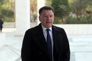«Πρέπει να υπερασπιστώ τα τίμια χρήματα που έχω βάλει στην ΑΕΛ»