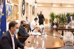 ΑΠΟΦΑΣΗ κυβέρνησης, ΟΧΙ Υπουργού Υγείας...