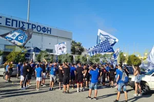 "Ολα μπλε" στο πάρκινγκ του "Α. Παπαδόπουλος"! (φώτος)