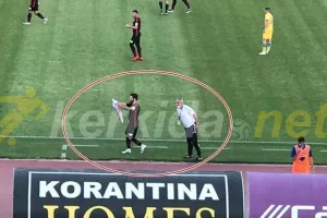 Σκόραρε και ύψωσε την φανέλα του αδικοχαμένου Θανάση (βίντεο/φώτο)