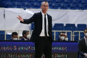 Κάτας: «Να αντιμετωπίσουμε με σεβασμό τη σειρά με την ΑΕΚ»