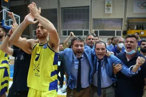 Γιατί ποντάρει σε απόρριψη της ένστασης