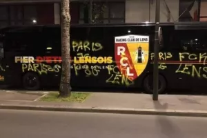 Οπαδοί της Παρί… βανδάλισαν το πούλμαν της Λανς! (φώτος)