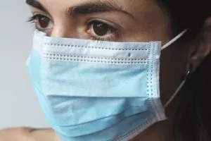 Αντίστροφη μέτρηση για να βγάλουμε τη μάσκα;/Πότε μπορεί να γίνει