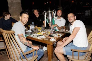 ΦΩΤΟΡΕΠΟΡΤΑΖ Ομόνοιας/Δείπνο... πρωταθλητών!
