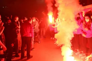 Ολυμπιακός: Η άφιξη και η θερμή υποδοχή των πρωταθλητριών Ευρώπης (φώτος)