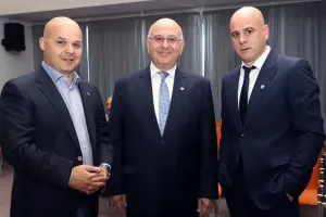 Ετοιμάζονται για… ανακοινώσεις