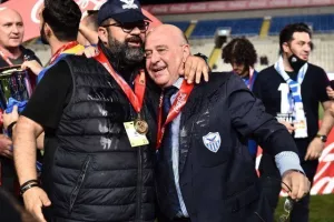 ΜΑΧΗΤΗΣ ο Πουλλαΐδης, πανηγύρισε με πυρσό το 1ο του τρόπαιο! (ΦΩΤΟΣ)
