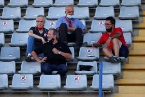 ΠΙΚΡΑ αλλά... γήπεδο
