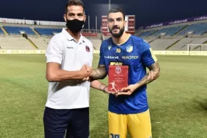 (ΒΙΝΤΕΟ/ΦΩΤΟΣ) Δακρυσμένος στο ΑΝΤΙΟ του ο ΜΕΡΚΗΣ