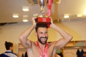 (BINTEO/ΦΩΤΟΣ) Τρελό... πάρτι στ΄ αποδυτήρια!