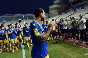 (ΒΙΝΤΕΟ/ΦΩΤΟΣ) Δακρυσμένος στο ΑΝΤΙΟ του ο ΜΕΡΚΗΣ